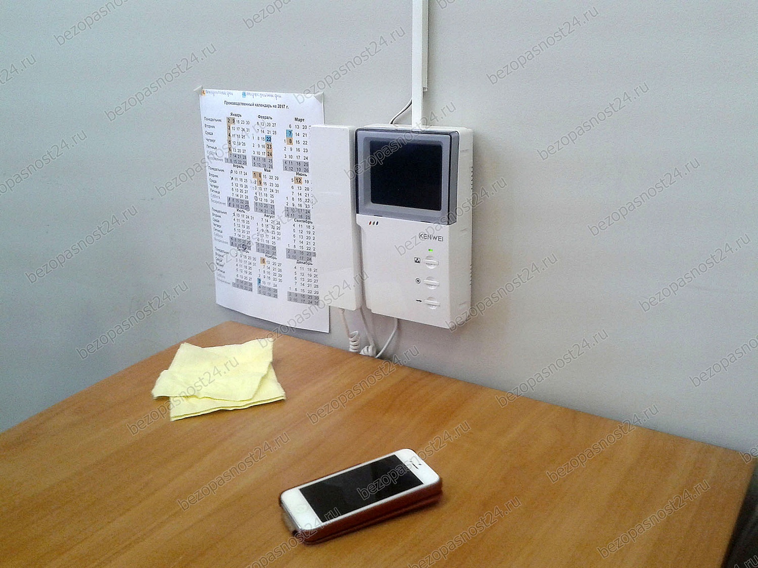 Монитор видеодомофона на рабочем месте