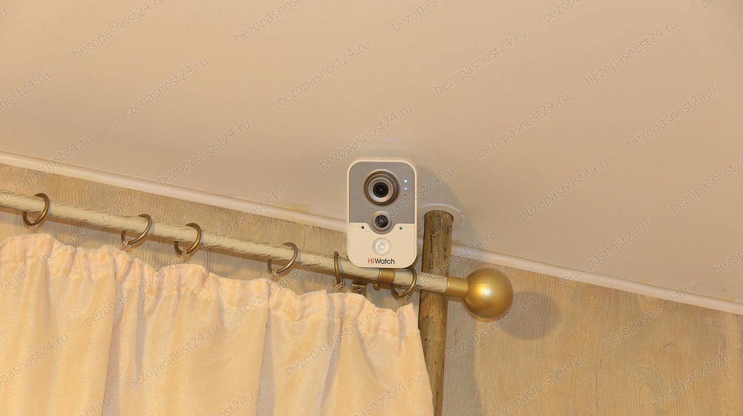 видеокамера HiWatch DS-I114W на кухне